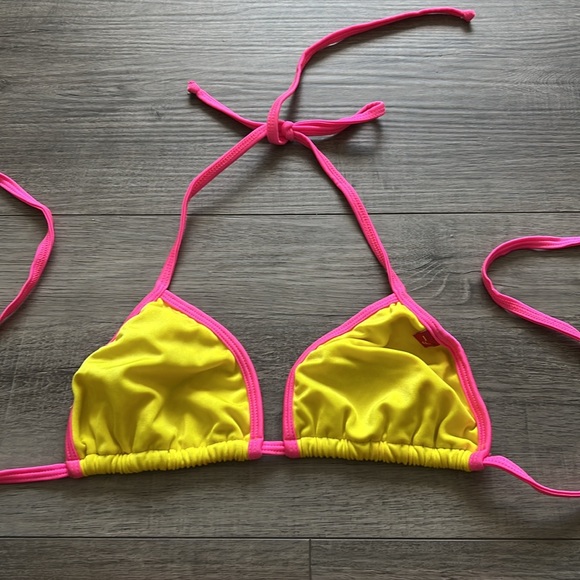 Bikinis - Picture 6 of 7